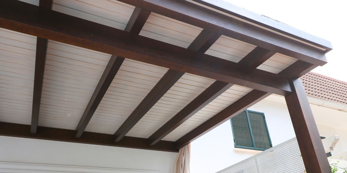 Cómo es el diseño de una pérgola de madera en coberti