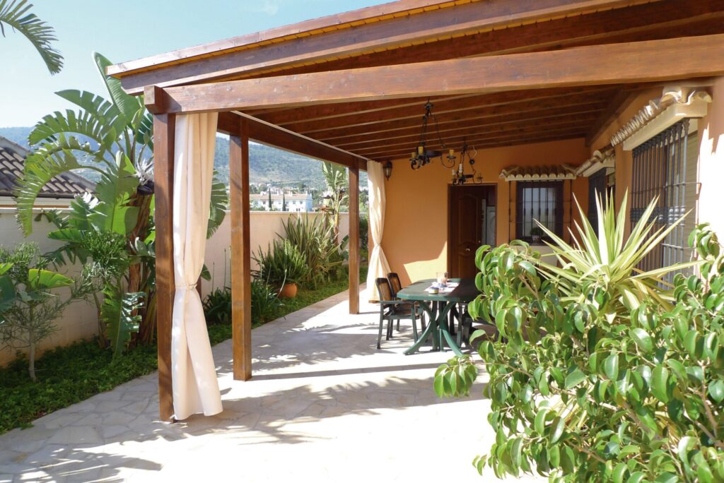 instalacion de pergolas de madera en malaga