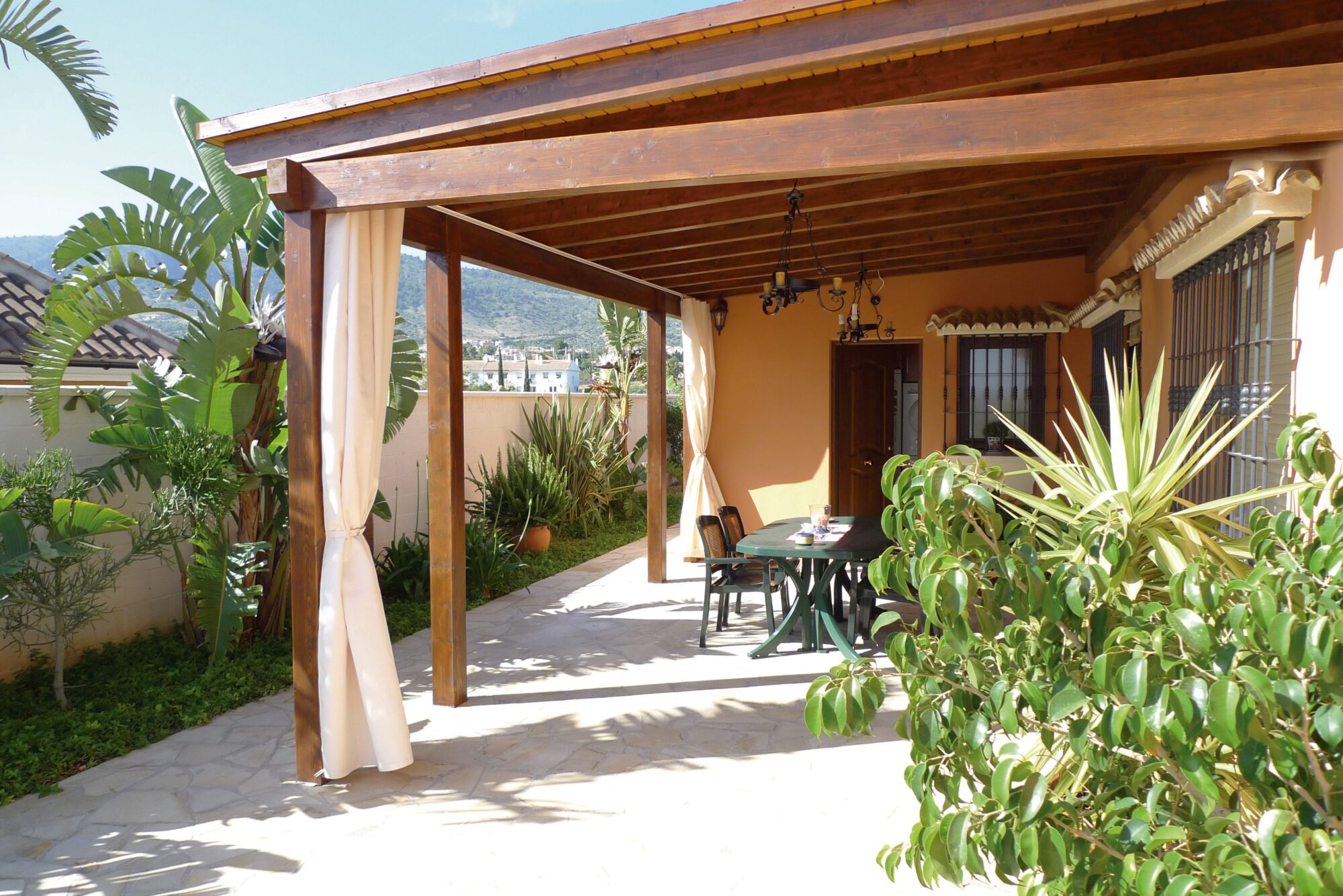 instalacion de pergolas de madera en malaga